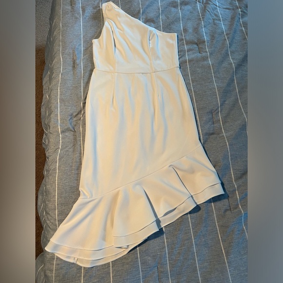 White one shoulder dress with a symmetrical, hemline and ruffle - Picture 4 of 7